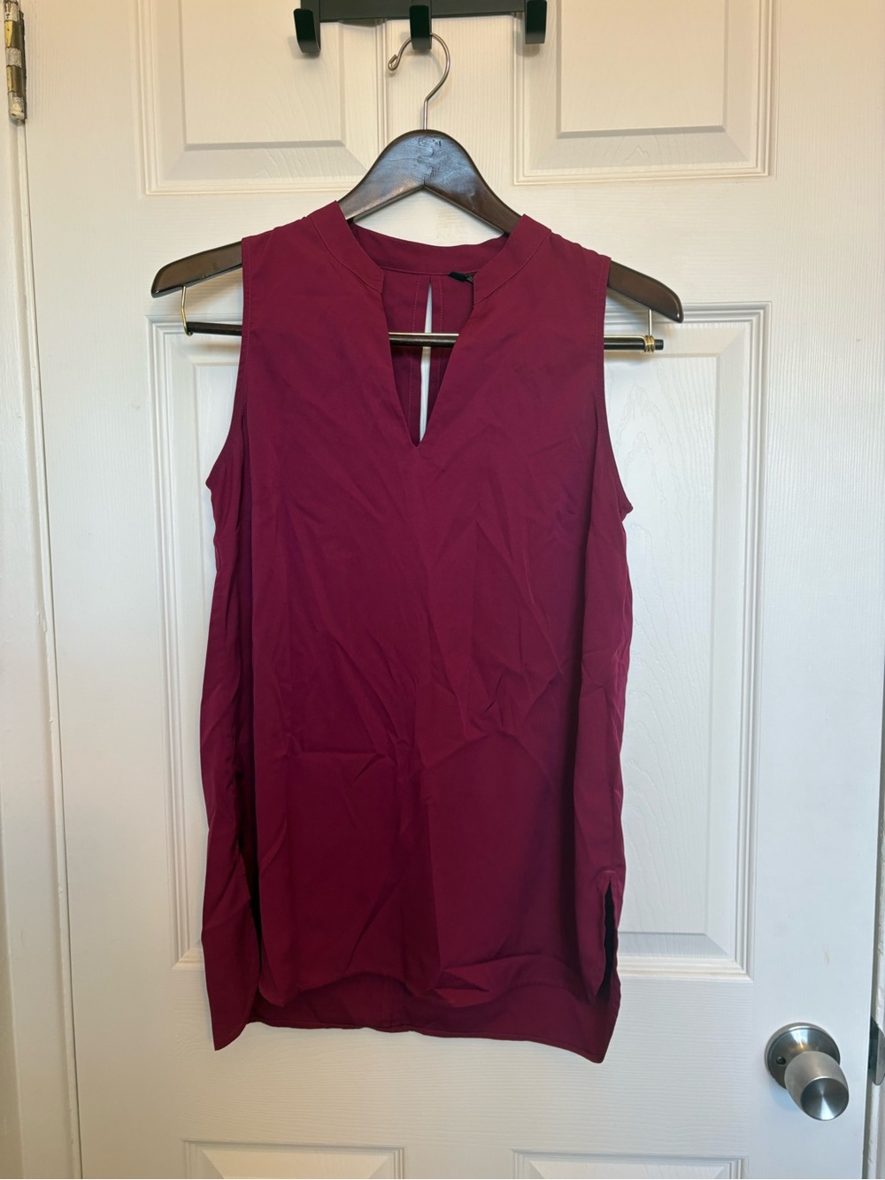 Banana Republic Sleeveless V-Neck Camisole in Wine